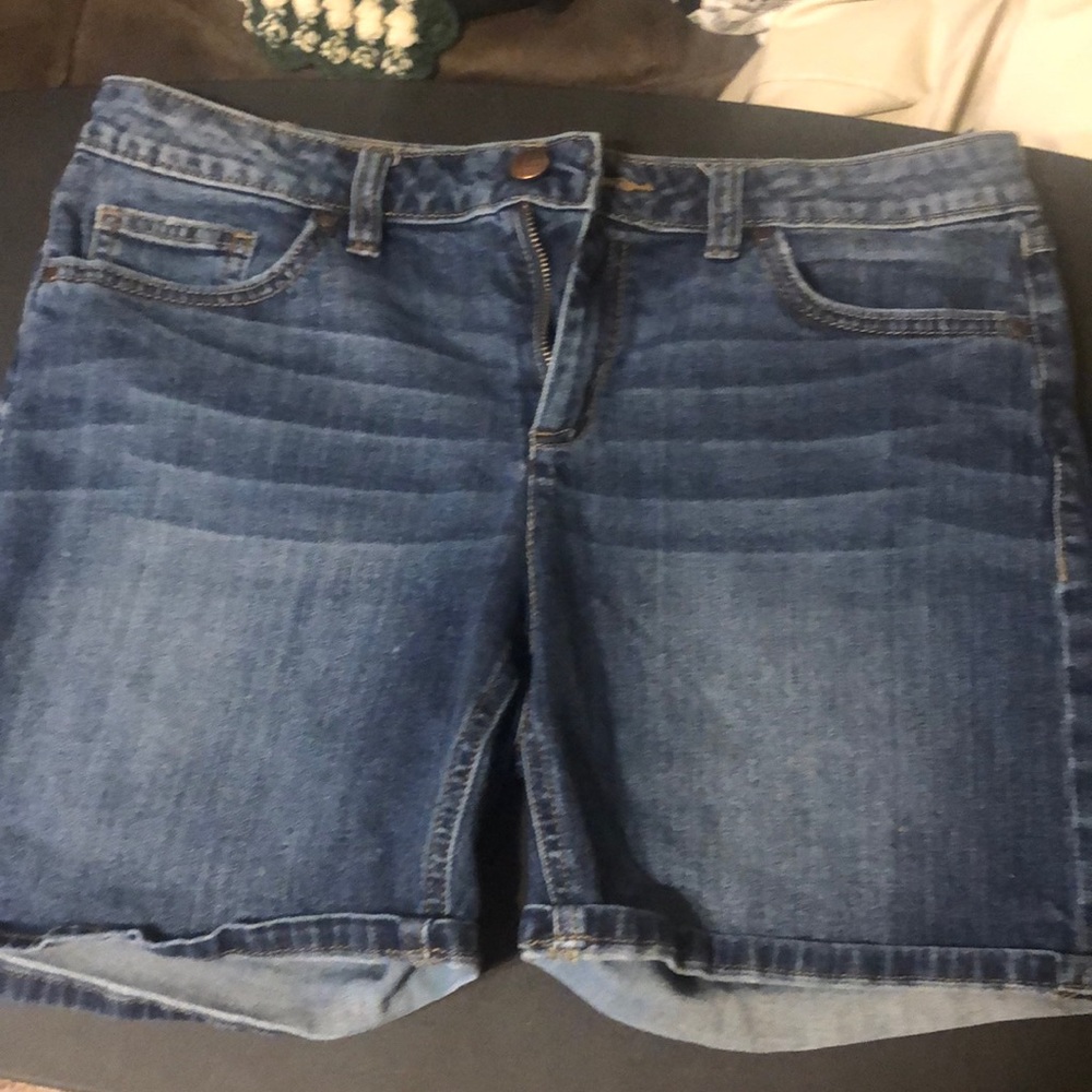 Curvy jean shorts